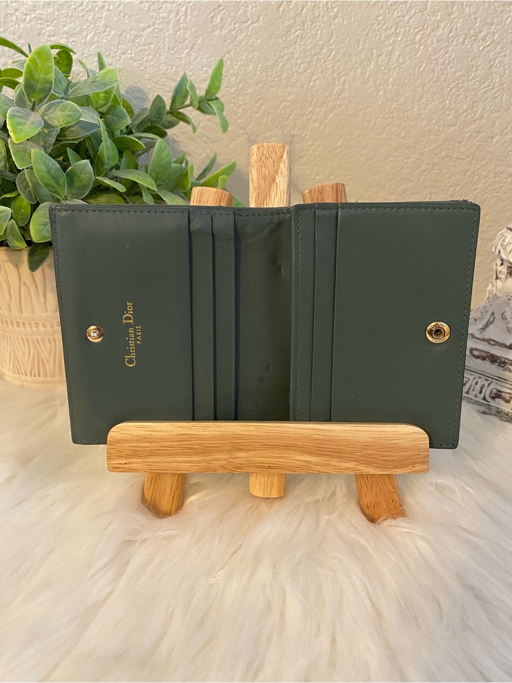 Christian Dior Diorama Green Textured Leather Card Wallet with Gold Logo - Picture 8 of 14